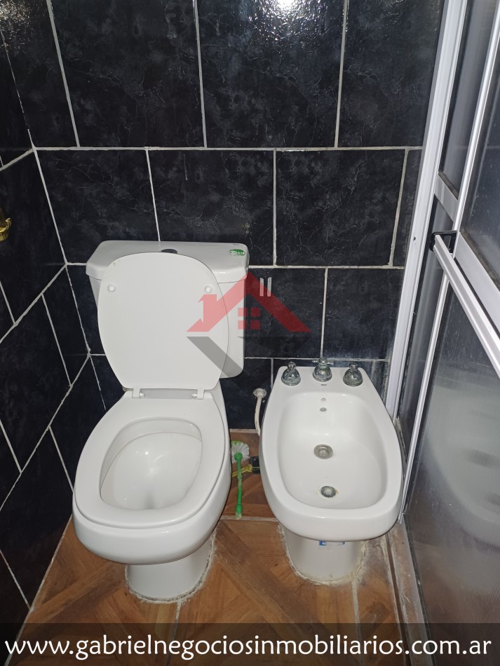 Casa con departamento  - En venta