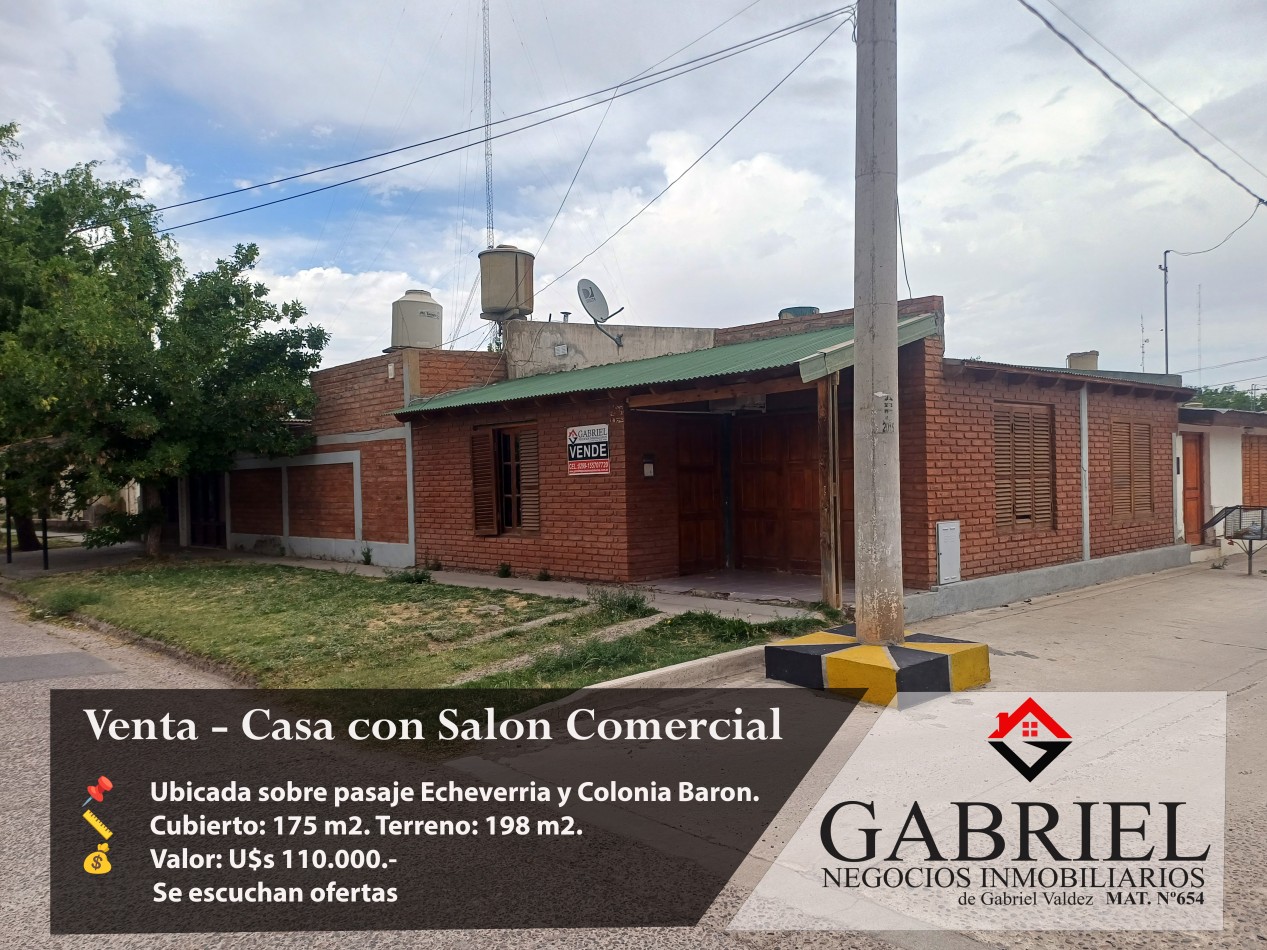 Casa con Salon Comercial - En Venta