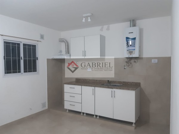 Se vende COMPLEJO de 7 departamentos - PLOTTIER