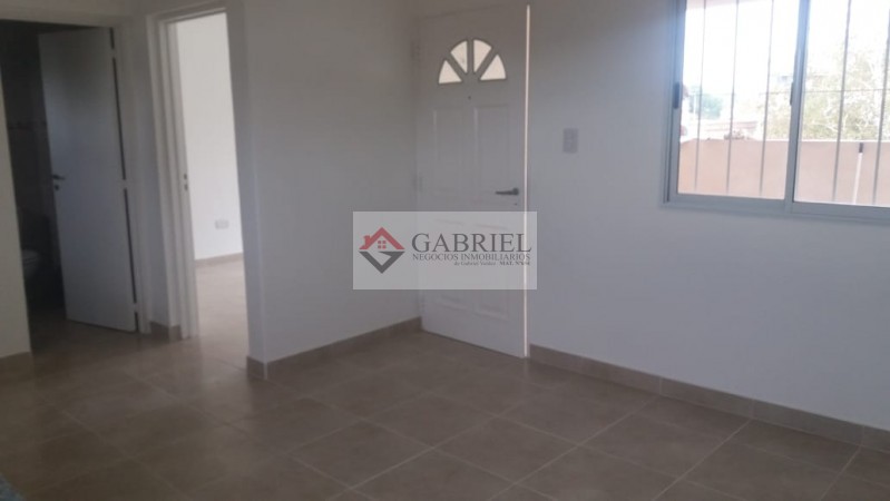 Se vende COMPLEJO de 7 departamentos - PLOTTIER